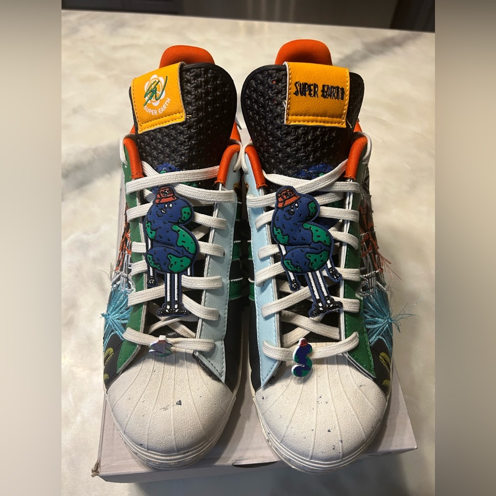 Sneakers